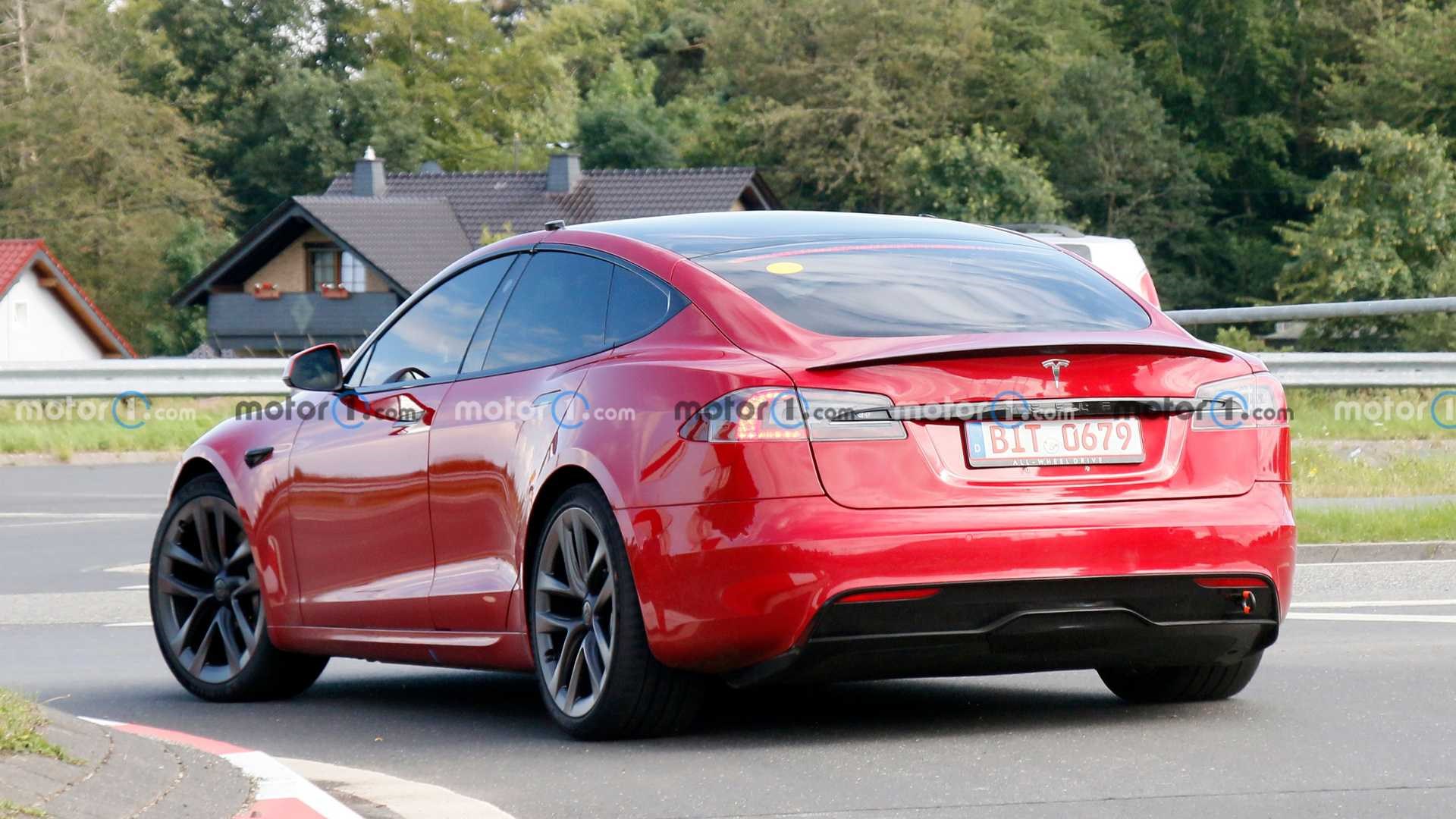 2021 Tesla Model S Plaid galeri görseli