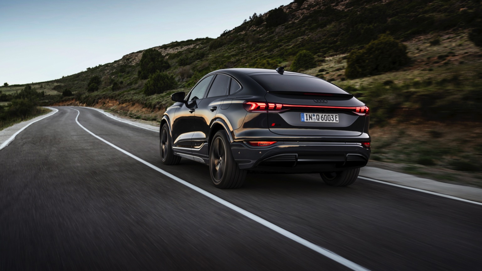 Audi Q6 Sportback e-tron quattro galeri görseli
