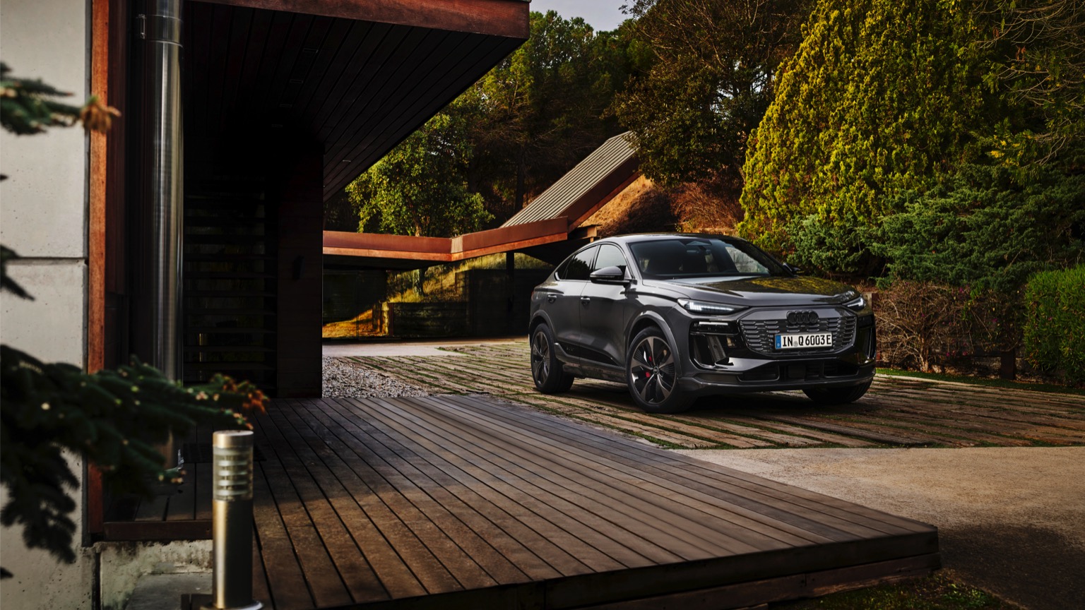 Audi Q6 Sportback e-tron quattro galeri görseli