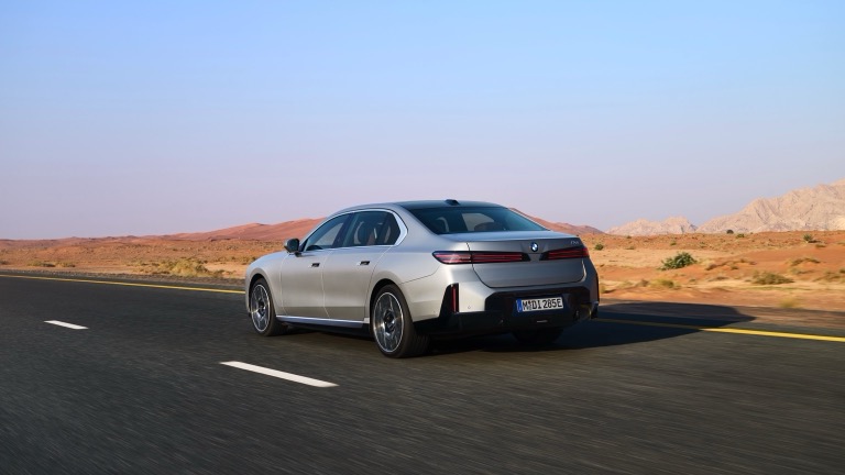 BMW i7 M70 xDrive galeri görseli