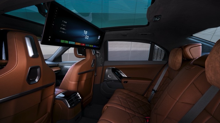 BMW i7 M70 xDrive galeri görseli