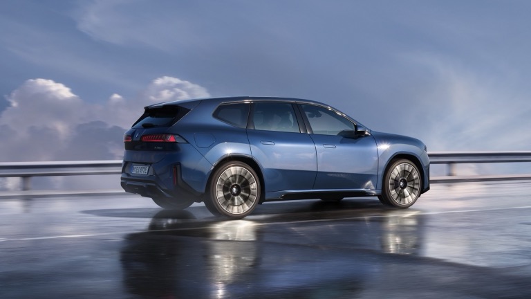 BMW iX3 40 galeri görseli