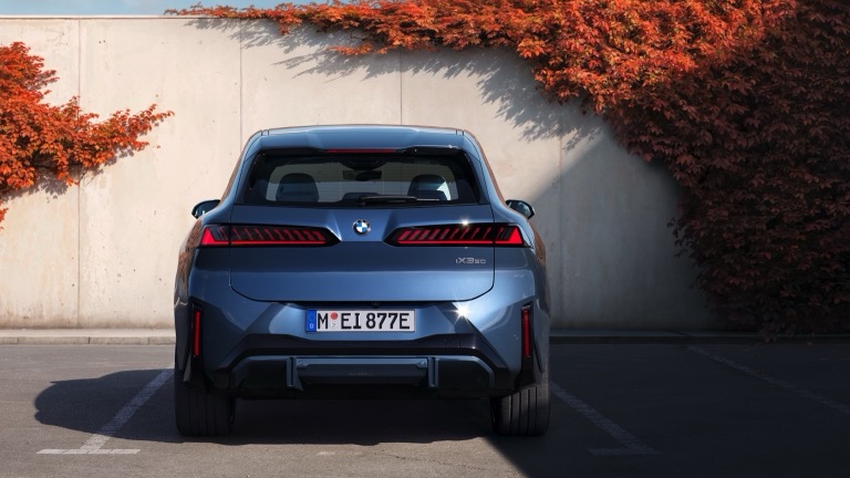 BMW iX3 40 galeri görseli
