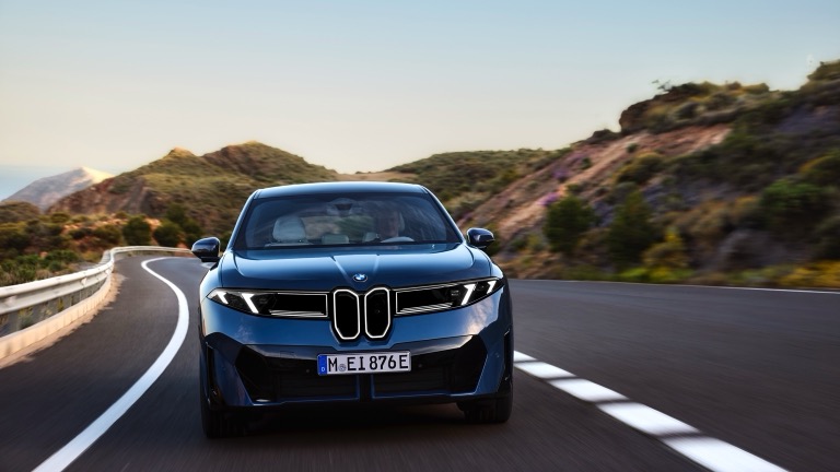 BMW iX3 40 galeri görseli