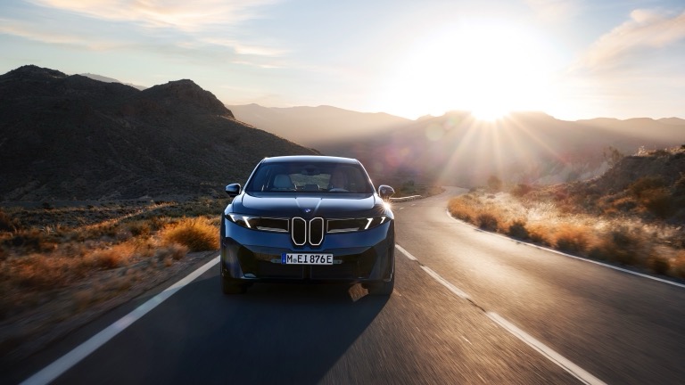 BMW iX3 40 galeri görseli