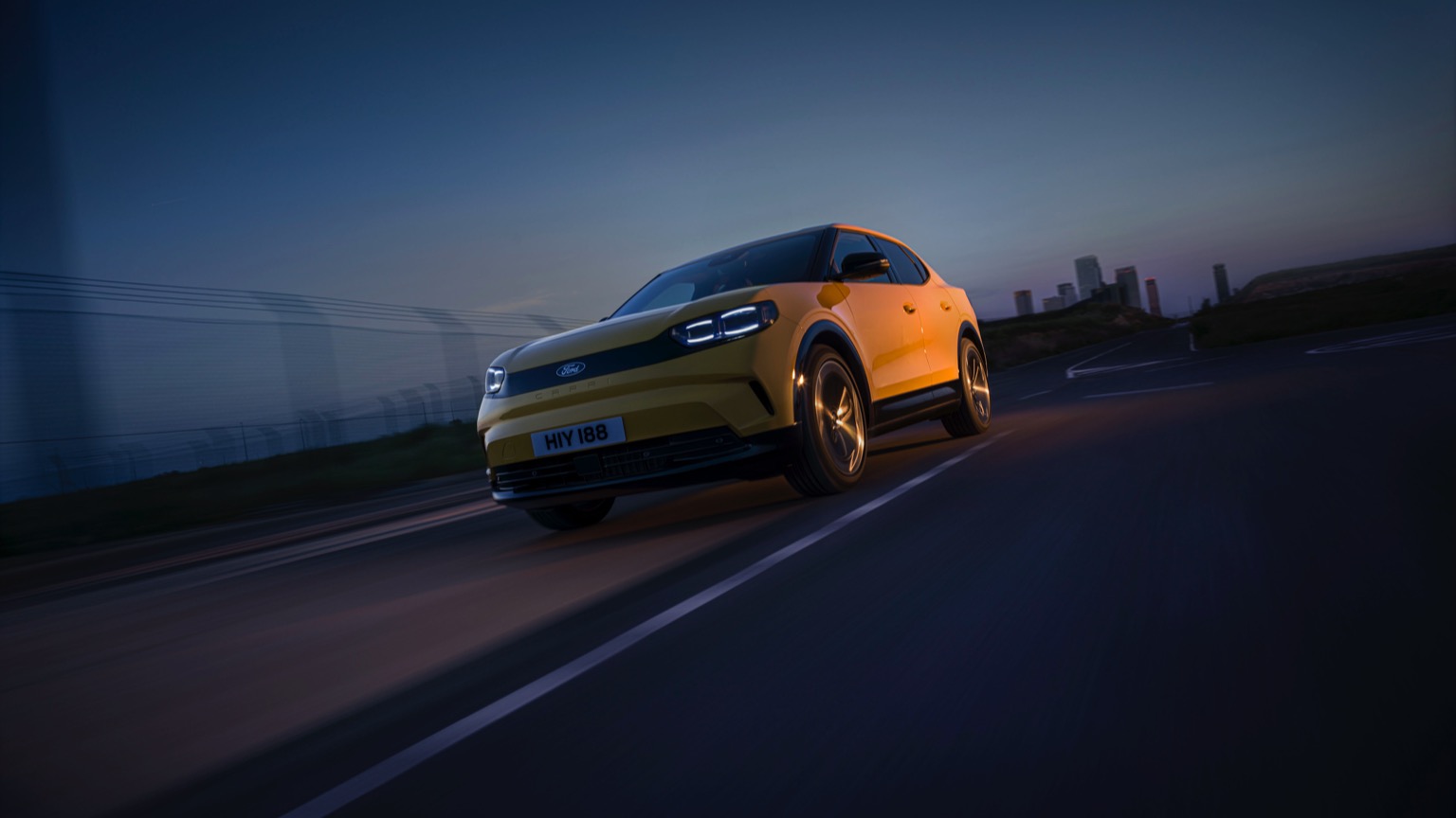 Ford Capri Standard Range RWD galeri görseli