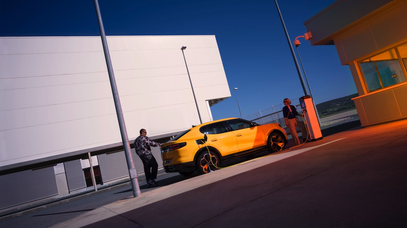 Ford Capri Standard Range RWD galeri görseli