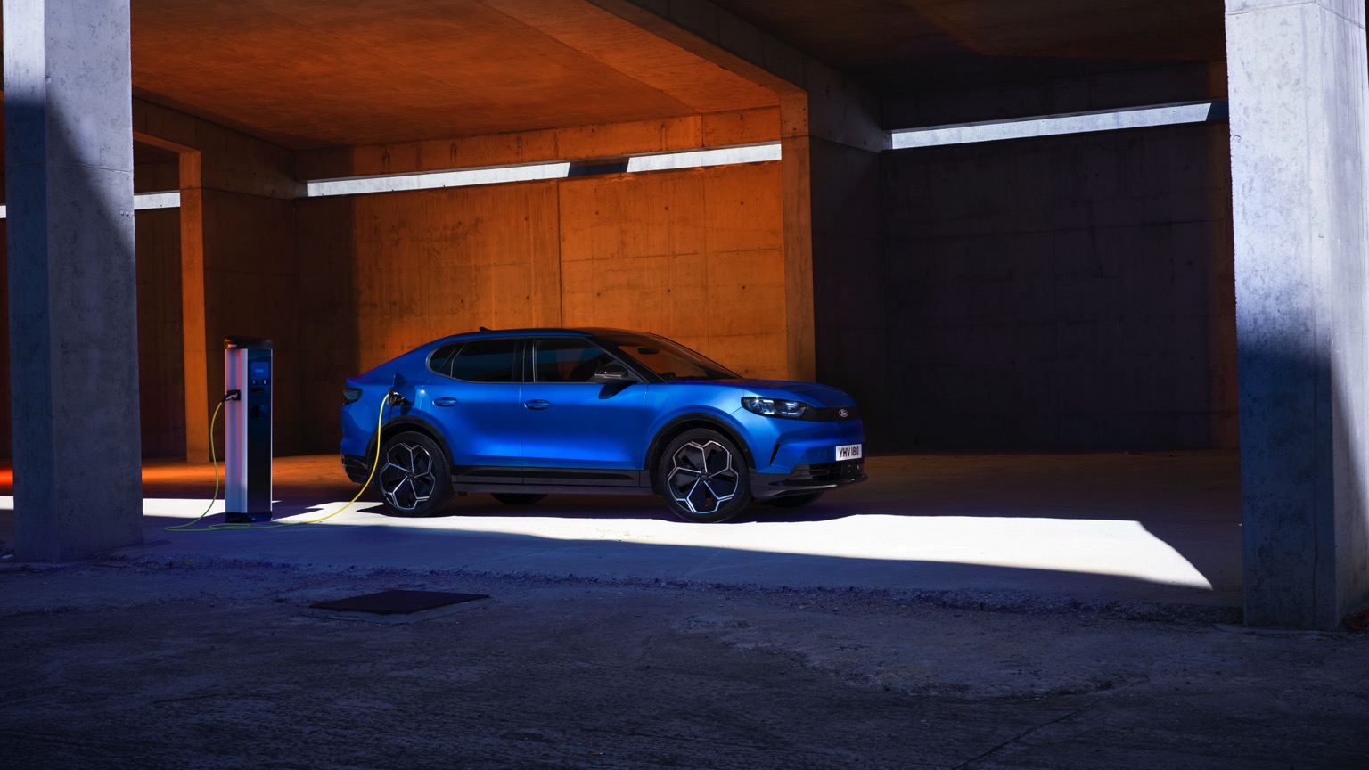 Ford Capri Standard Range RWD galeri görseli