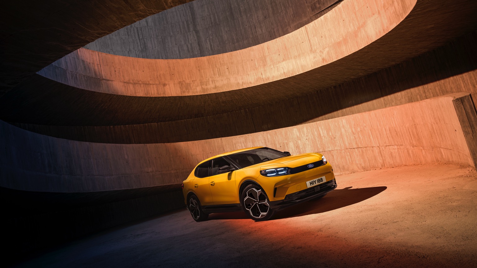 Ford Capri Standard Range RWD galeri görseli