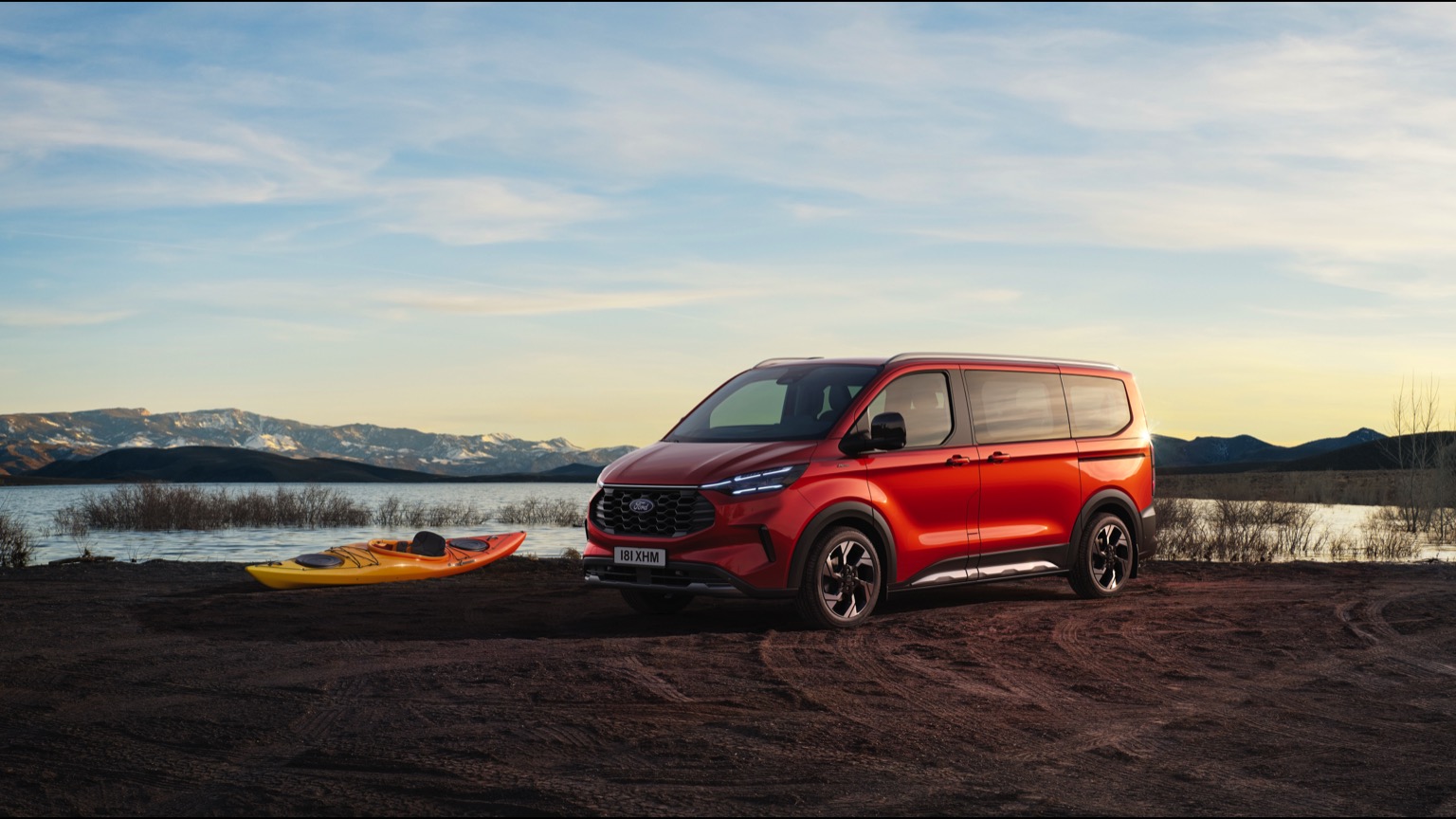 Ford e-Tourneo Custom L1 210 kW AWD galeri görseli