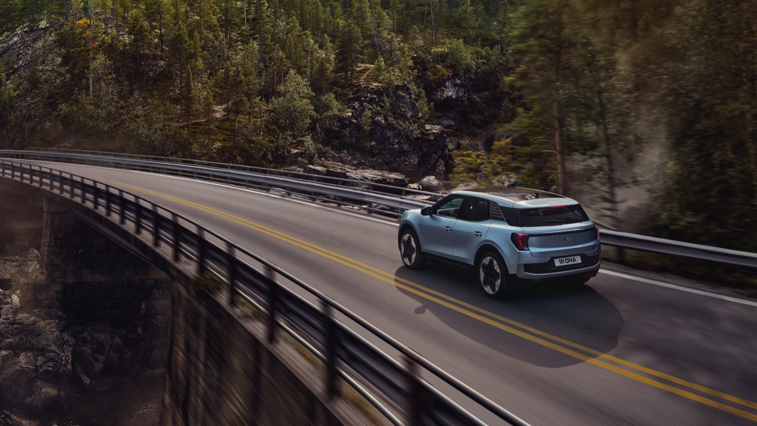 Ford Explorer Standard Range RWD galeri görseli