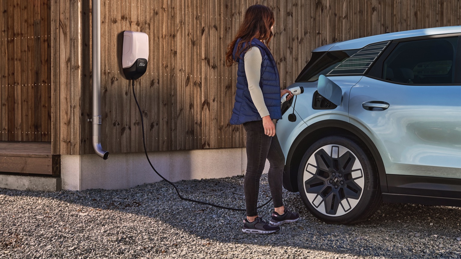 Ford Explorer Standard Range RWD galeri görseli