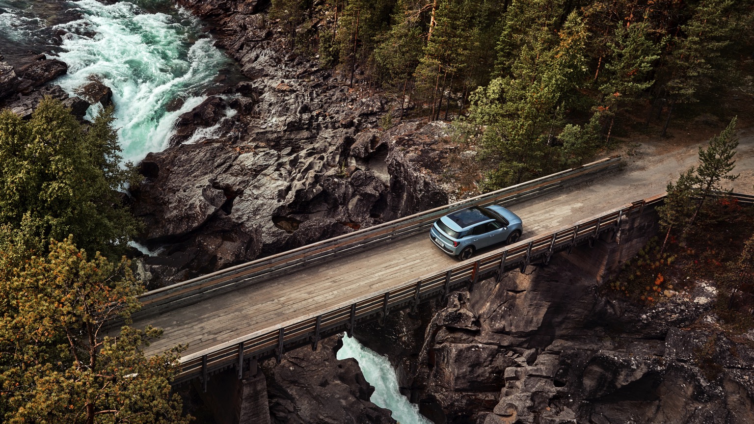 Ford Explorer Standard Range RWD galeri görseli