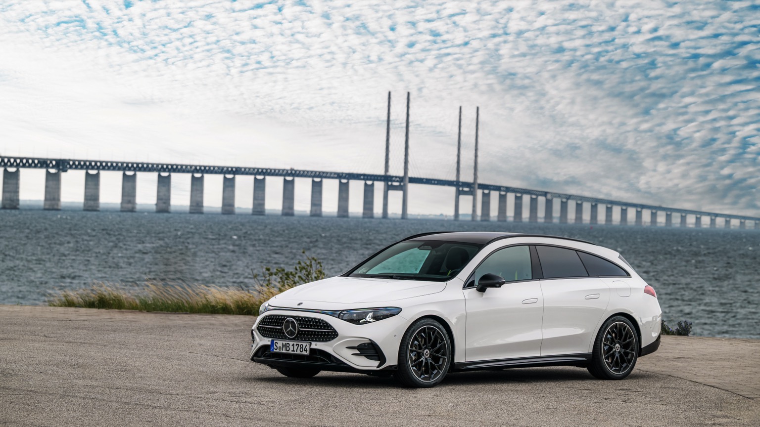 Mercedes-Benz CLA Shooting Brake 350 4MATIC galeri görseli