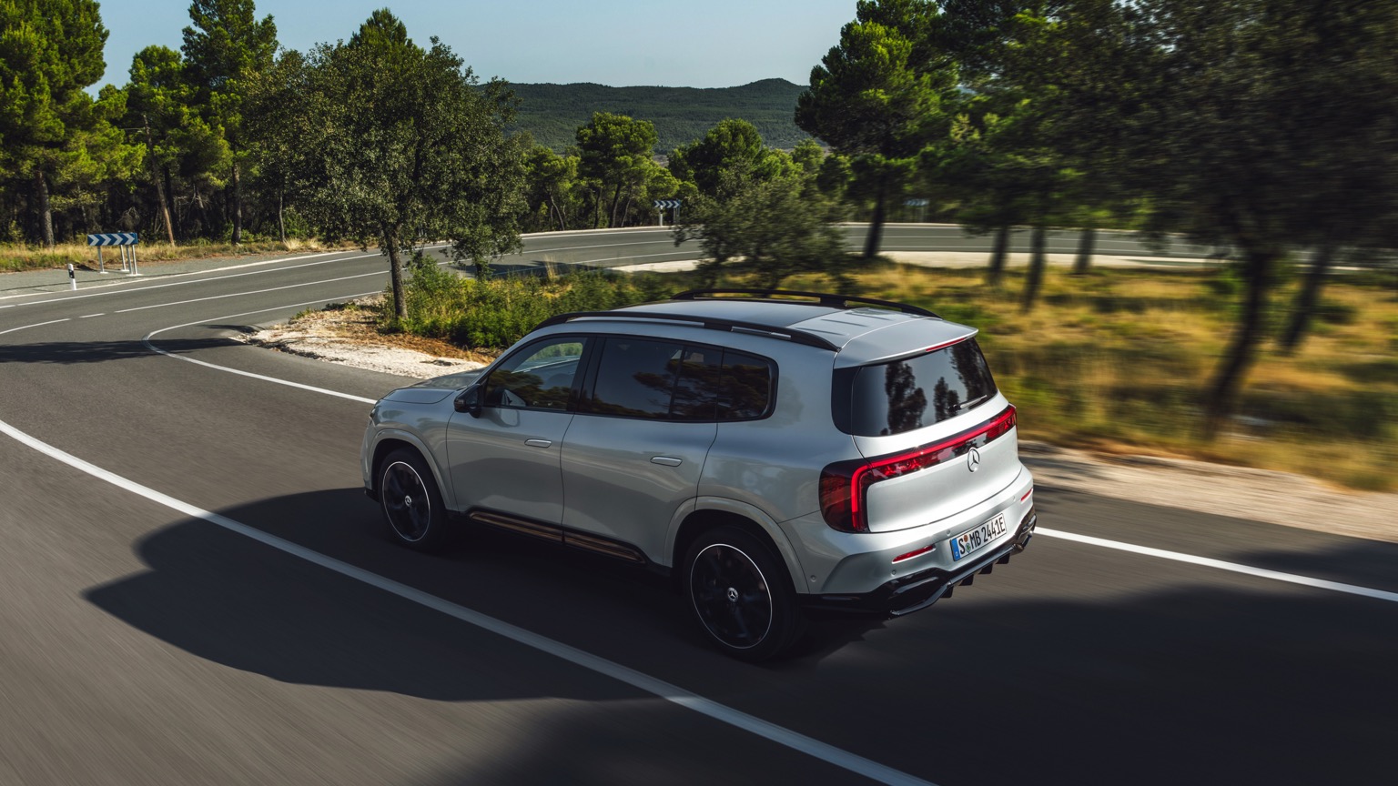 Mercedes-Benz GLB 350 4MATIC galeri görseli