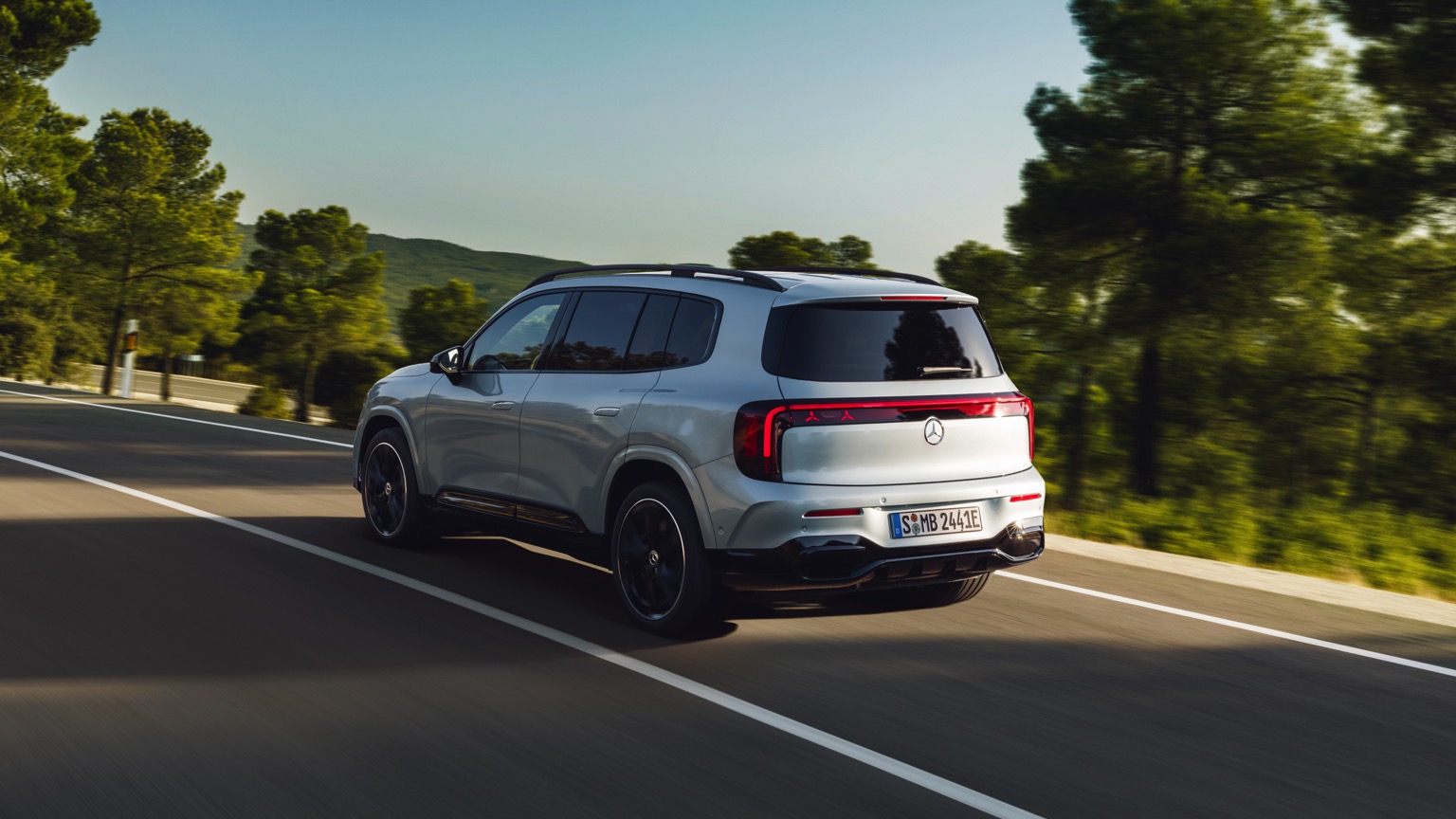 Mercedes-Benz GLB 250+ galeri görseli