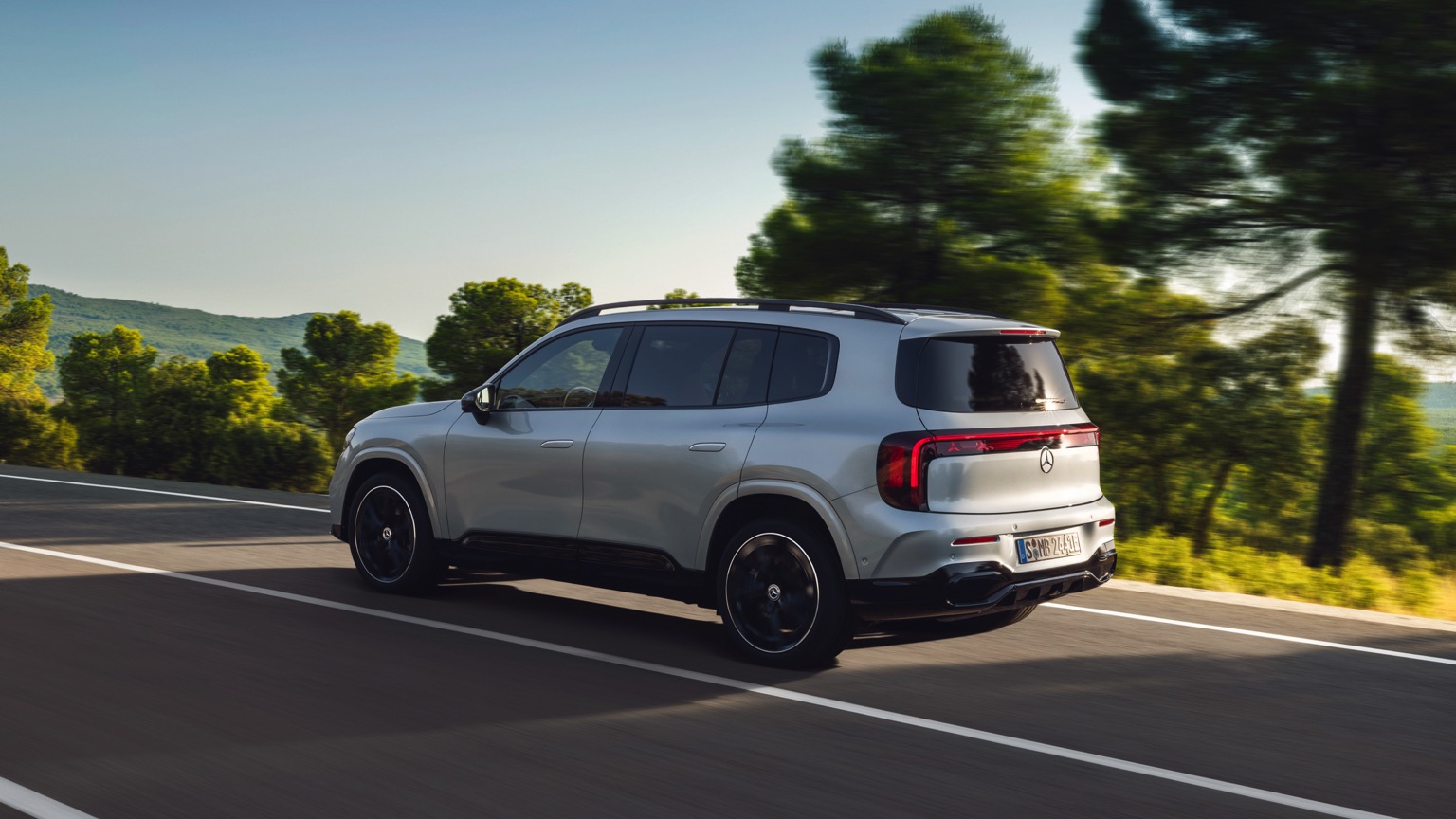 Mercedes-Benz GLB 350 4MATIC galeri görseli