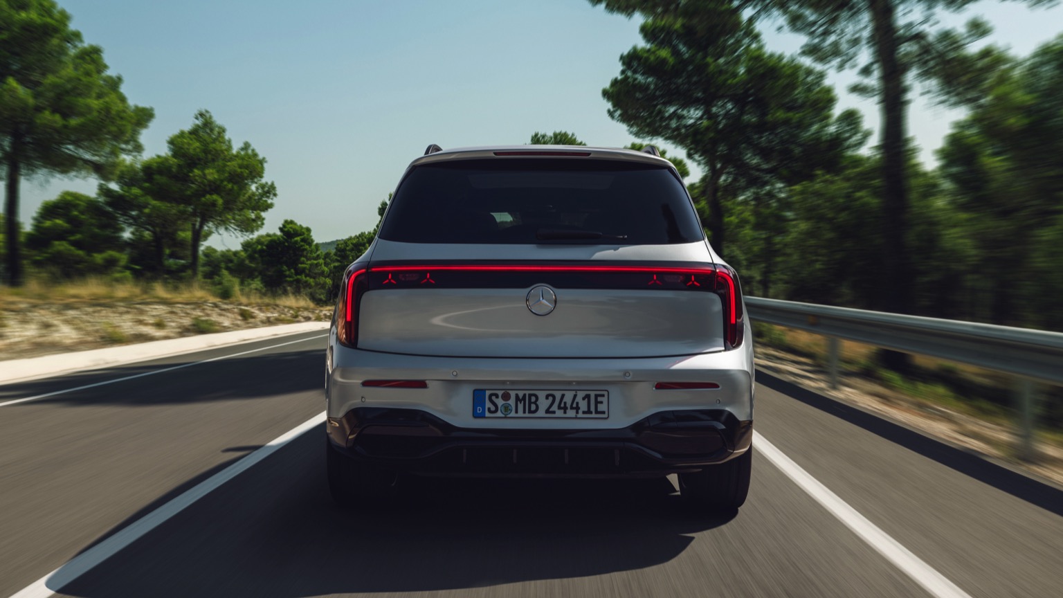 Mercedes-Benz GLB 250+ galeri görseli