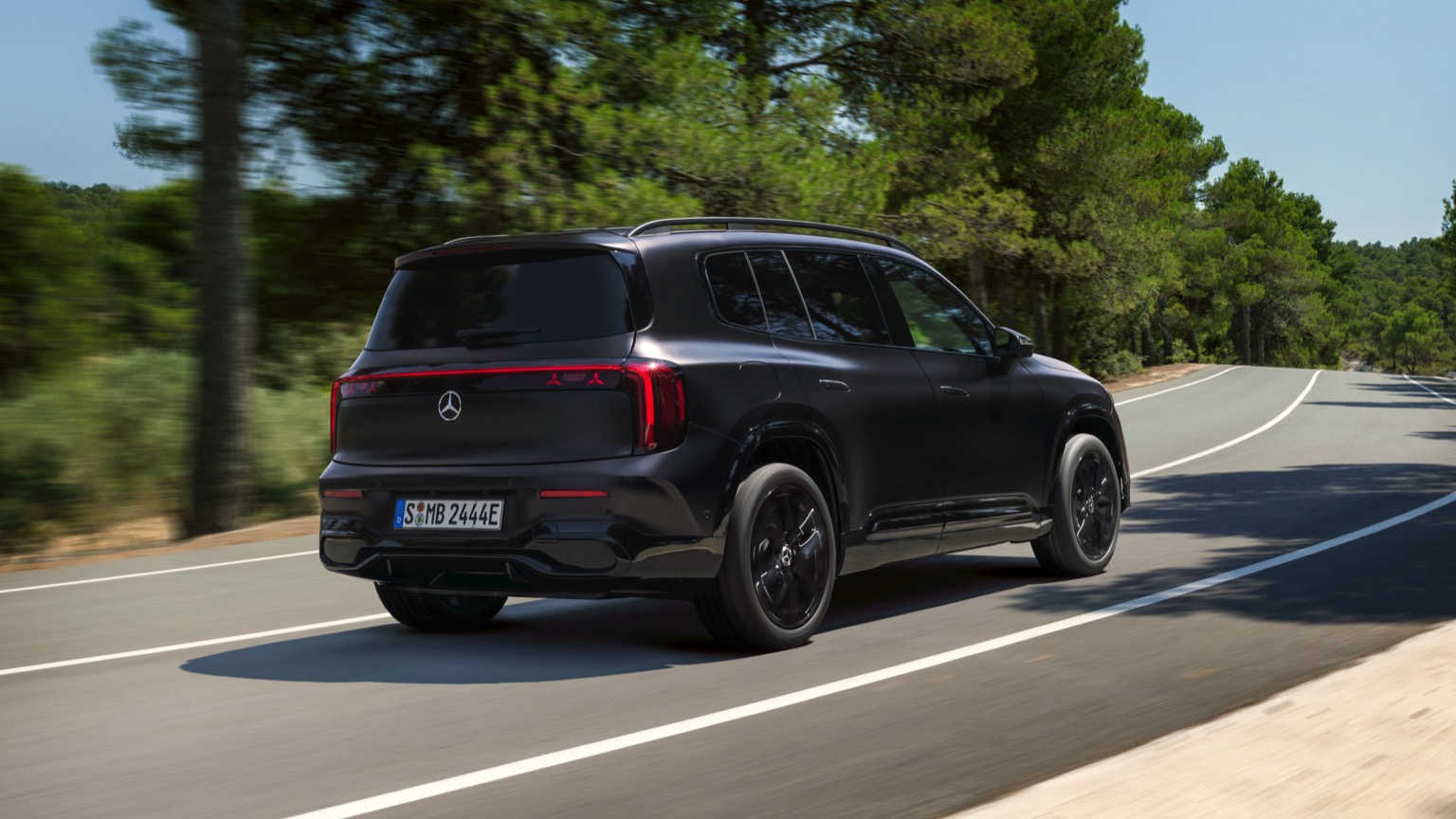 Mercedes-Benz GLB 250+ galeri görseli