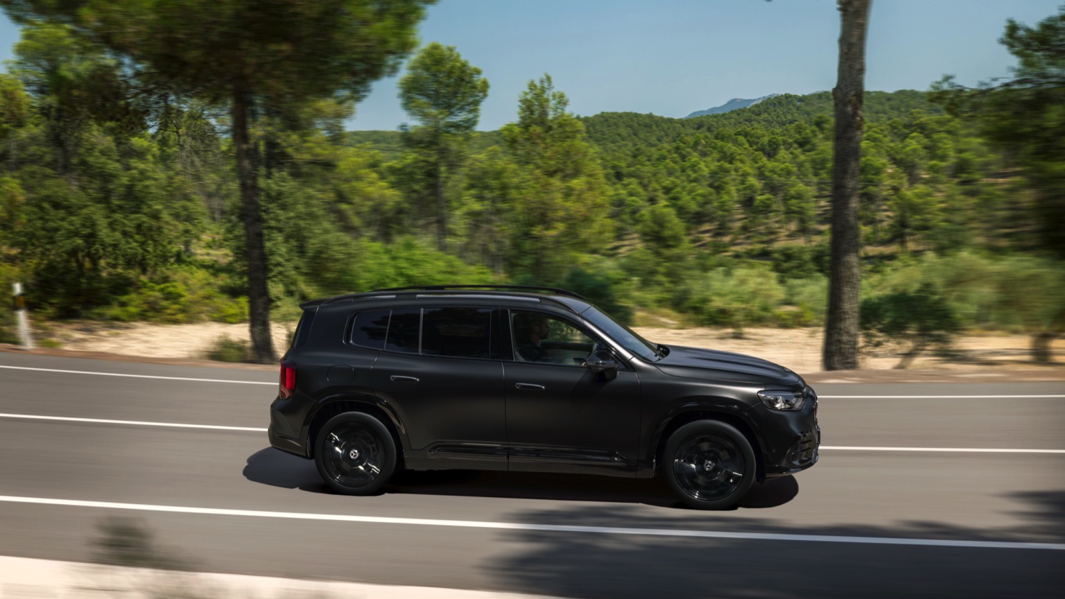 Mercedes-Benz GLB 250+ galeri görseli