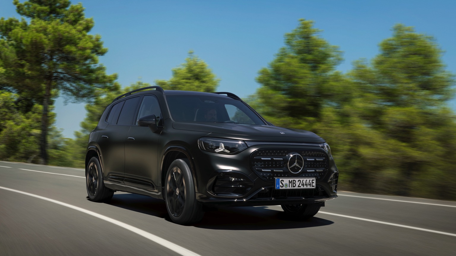 Mercedes-Benz GLB 250+ galeri görseli