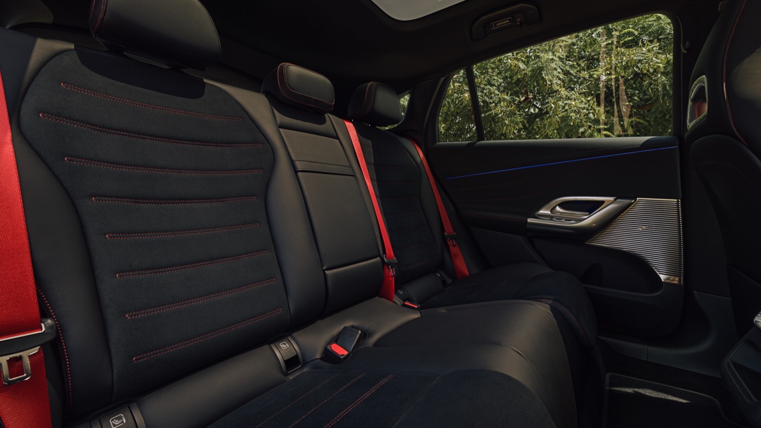 Mercedes-Benz GLC 400 4MATIC galeri görseli