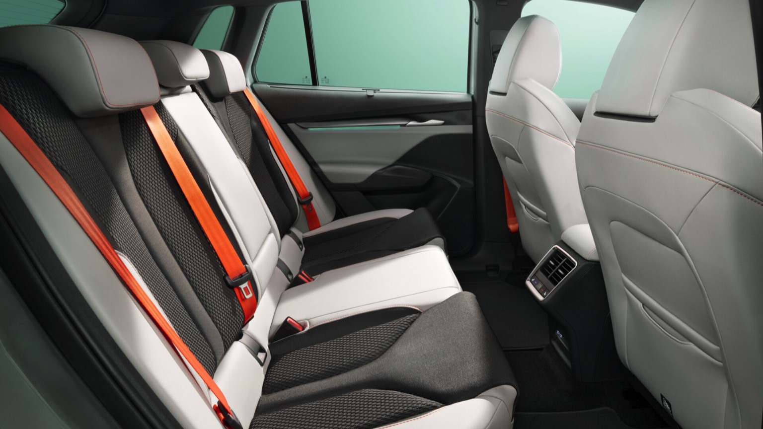 Škoda Elroq 85x galeri görseli