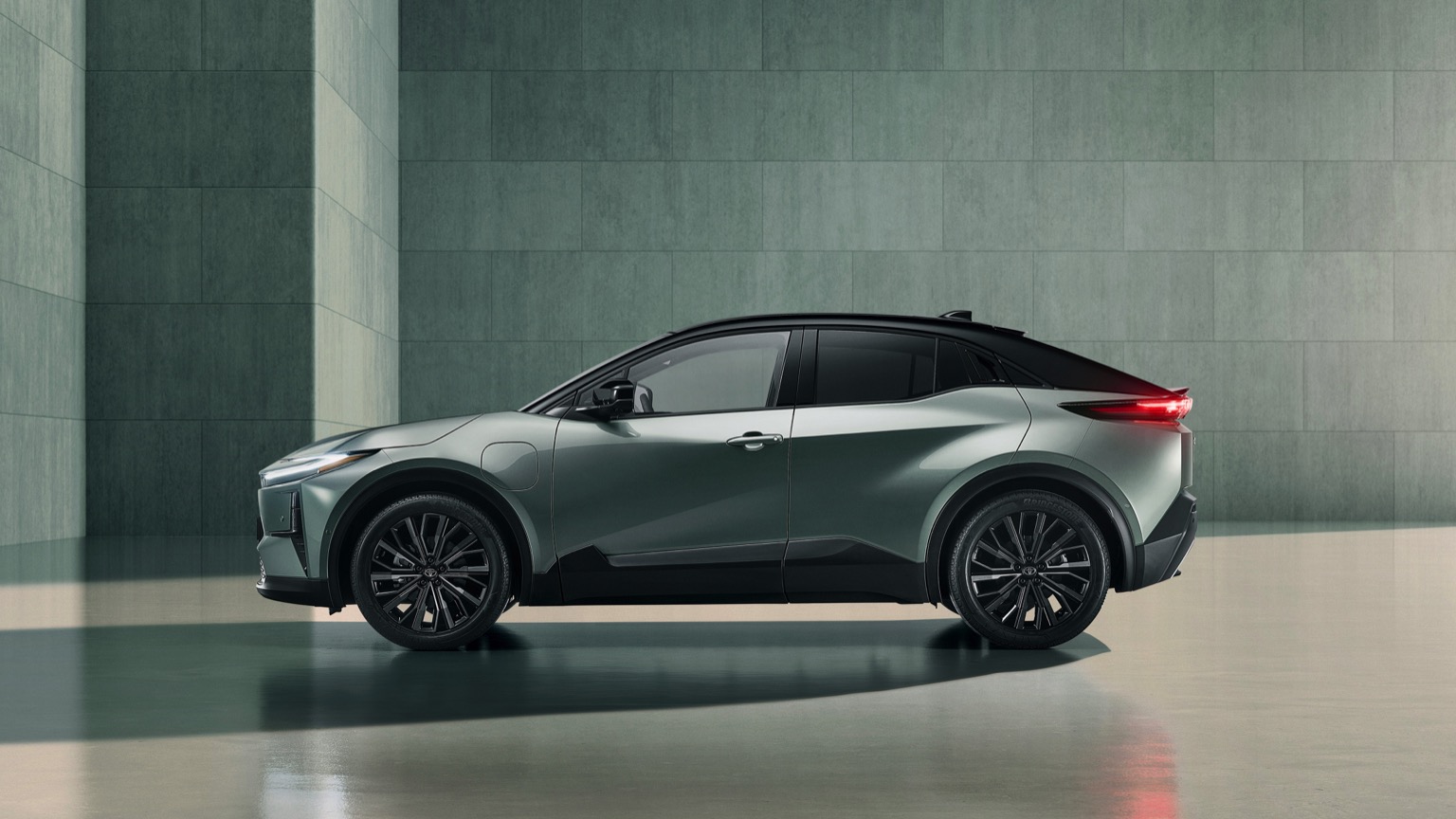 Toyota C-HR+ 57.7 kWh galeri görseli