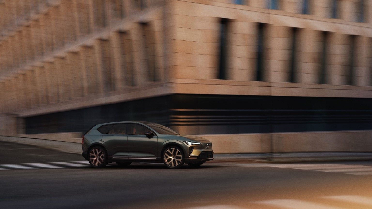 Volvo EX60 P10 AWD galeri görseli